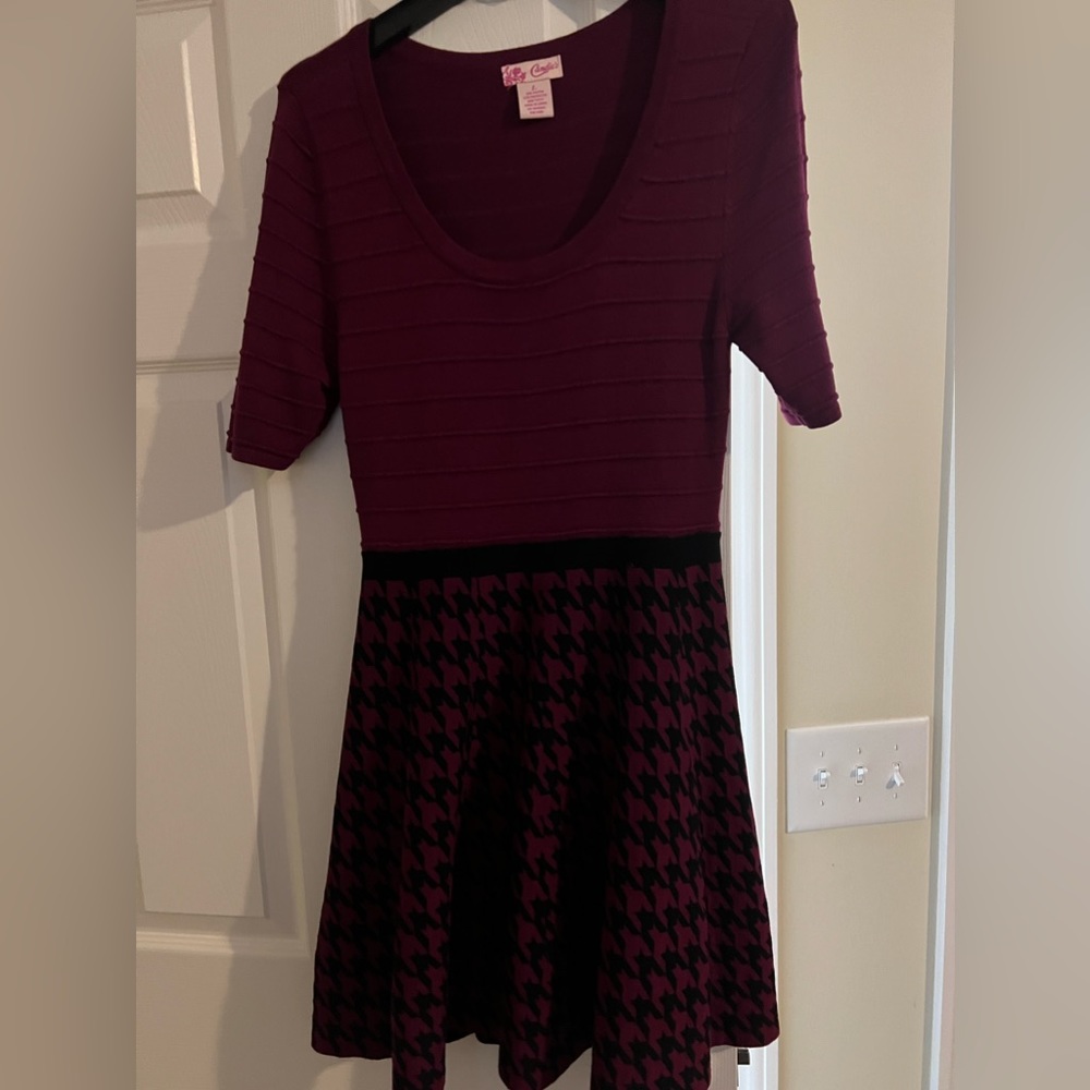 Dress. Maroon with black colors